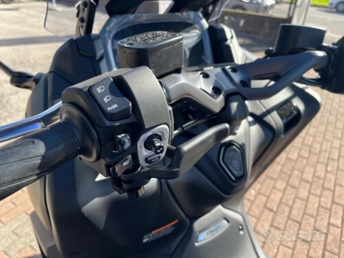 Yamaha T Max 560 KM 0 - immagine 3