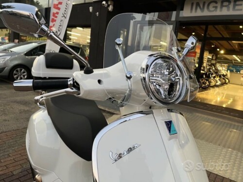 Vespa 300 GTS hpe - immagine 9