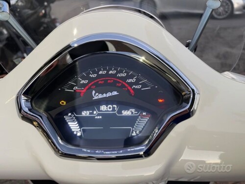 Vespa 300 GTS hpe - immagine 14