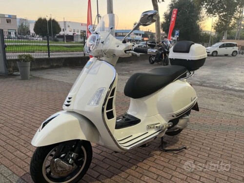 Vespa 300 GTS hpe - immagine 12